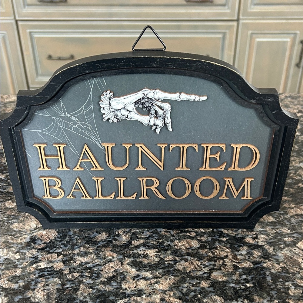 ASHLAND HALLOWEEN WALL DECOR HAUNTED BALLROOM NWT